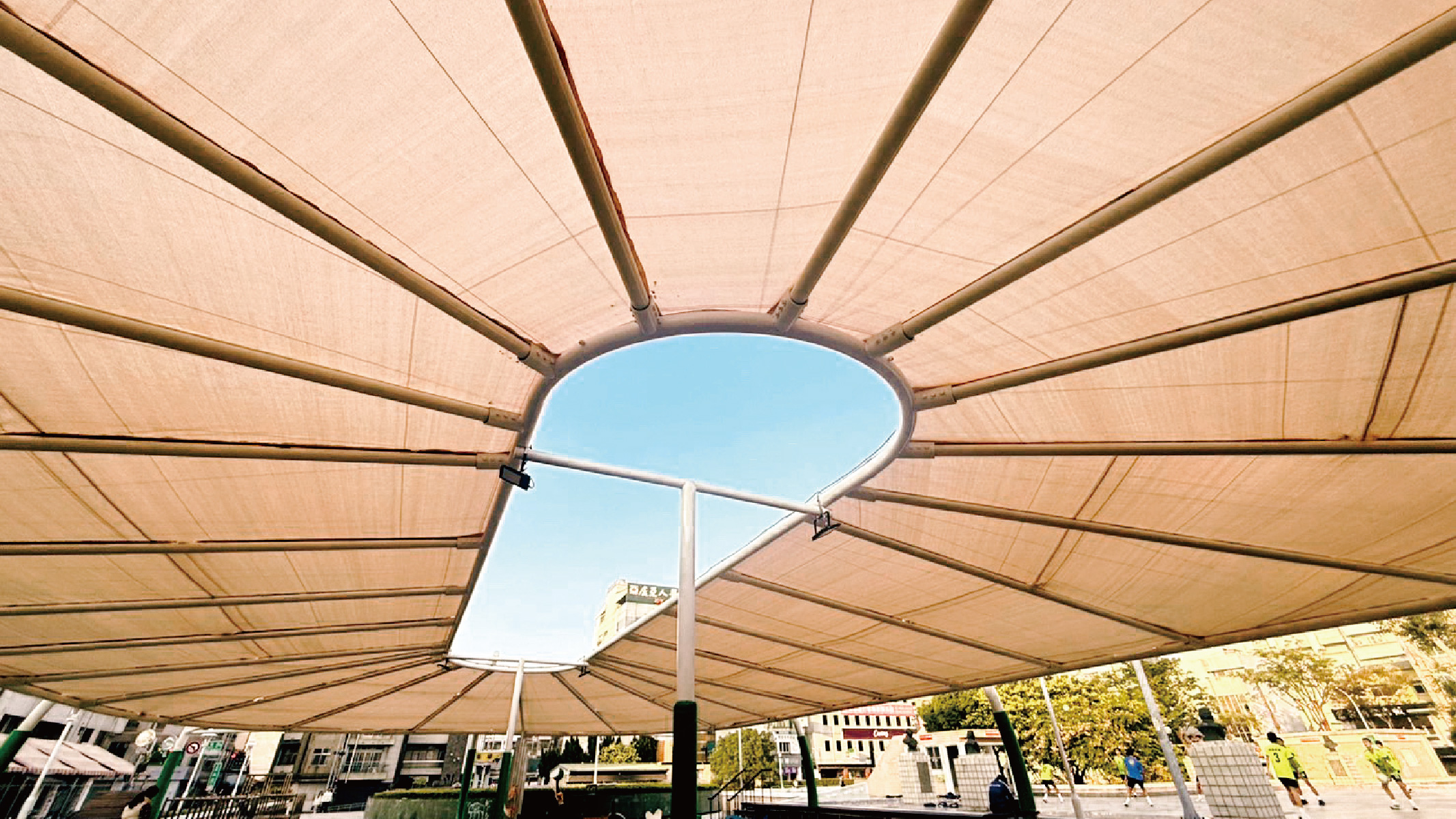 不規則圓弧遮陽網結構挑戰