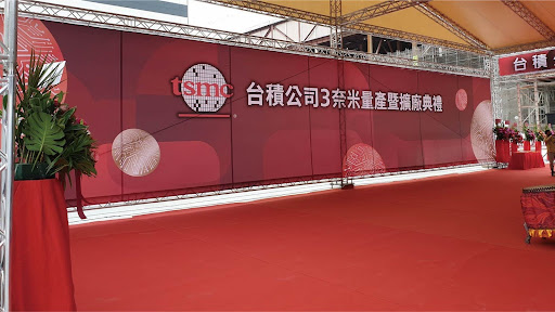 專業不織布地毯工廠｜提供各類商用大型地毯批發與客製化服務